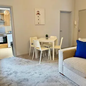 Seaside Haven: Beachfront With Modern Comforts Bournemouth