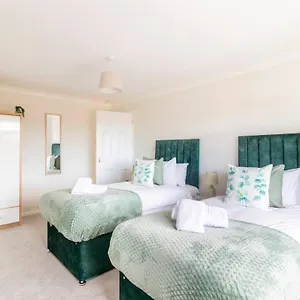 Wow! Seaview Sleeps 6-free Parking Bournemouth
